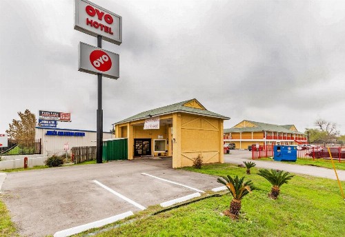 OYO Hotel San Antonio Lackland near Seaworld - image 2