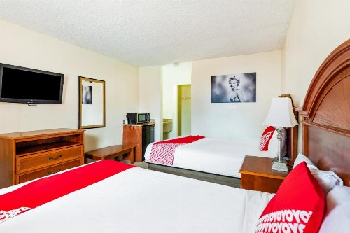 OYO Hotel San Antonio Lackland near Seaworld - image 20