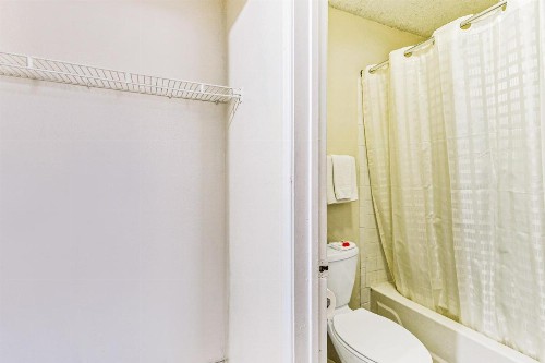 OYO Hotel San Antonio Lackland near Seaworld - image 22