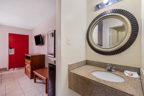 OYO Hotel San Antonio Lackland near Seaworld - image 23