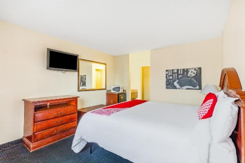 OYO Hotel San Antonio Lackland near Seaworld - image 27