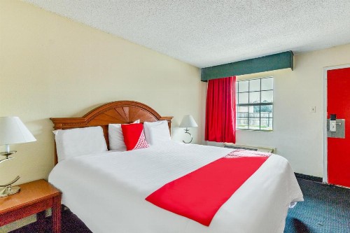 OYO Hotel San Antonio Lackland near Seaworld - image 32