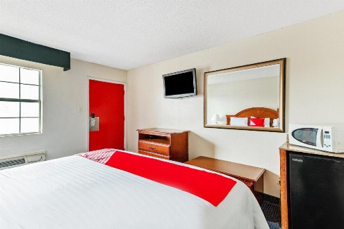 OYO Hotel San Antonio Lackland near Seaworld - image 35