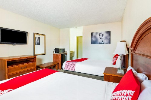 OYO Hotel San Antonio Lackland near Seaworld - image 36
