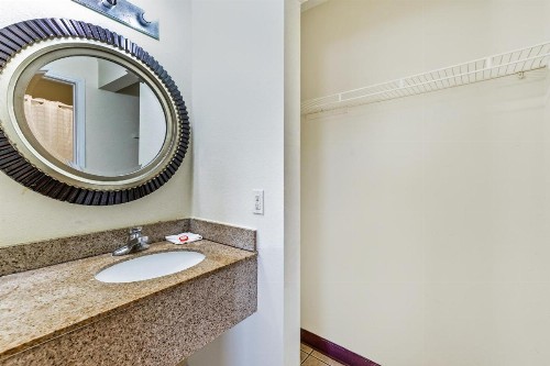 OYO Hotel San Antonio Lackland near Seaworld - image 38