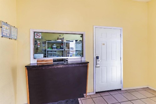 OYO Hotel San Antonio Lackland near Seaworld - image 4