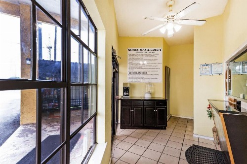 OYO Hotel San Antonio Lackland near Seaworld - image 7