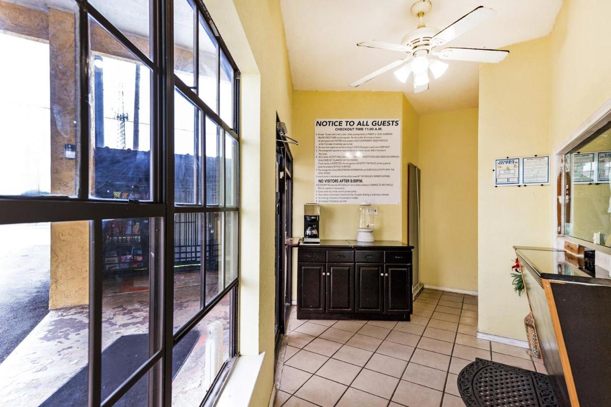 OYO Hotel San Antonio Lackland near Seaworld - image 7