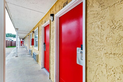 OYO Hotel San Antonio Lackland near Seaworld - image 8