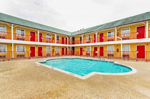 OYO Hotel San Antonio Lackland near Seaworld - image 9