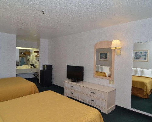 Econo Lodge Downtown South - image 12