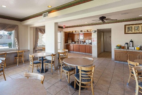 Econo Lodge Downtown South - image 20