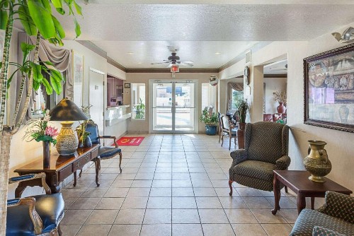 Econo Lodge Downtown South - image 21