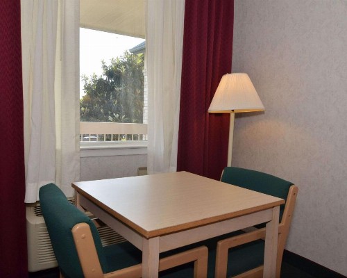 Econo Lodge Downtown South - image 22