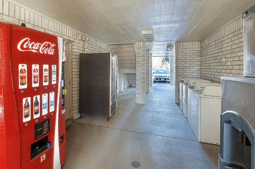 Econo Lodge Downtown South - image 23