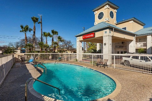 Econo Lodge Downtown South - image 3