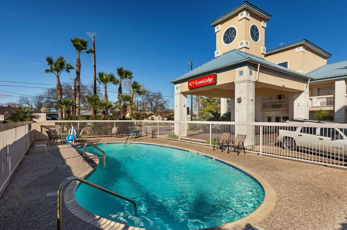 Econo Lodge Downtown South - image 3
