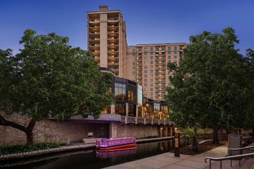 Embassy Suites San Antonio Riverwalk-Downtown - image 2