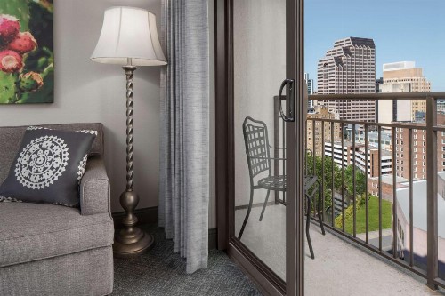 Embassy Suites San Antonio Riverwalk-Downtown - image 27