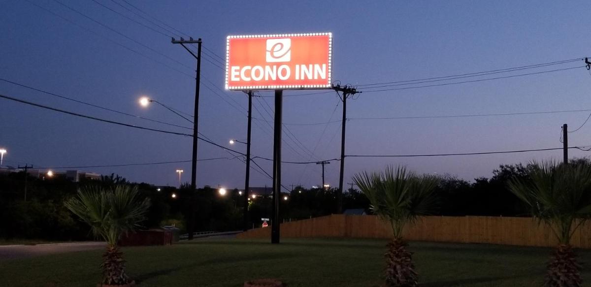 Econo Inn Lackland AFB-Seaworld San Antonio - image 5