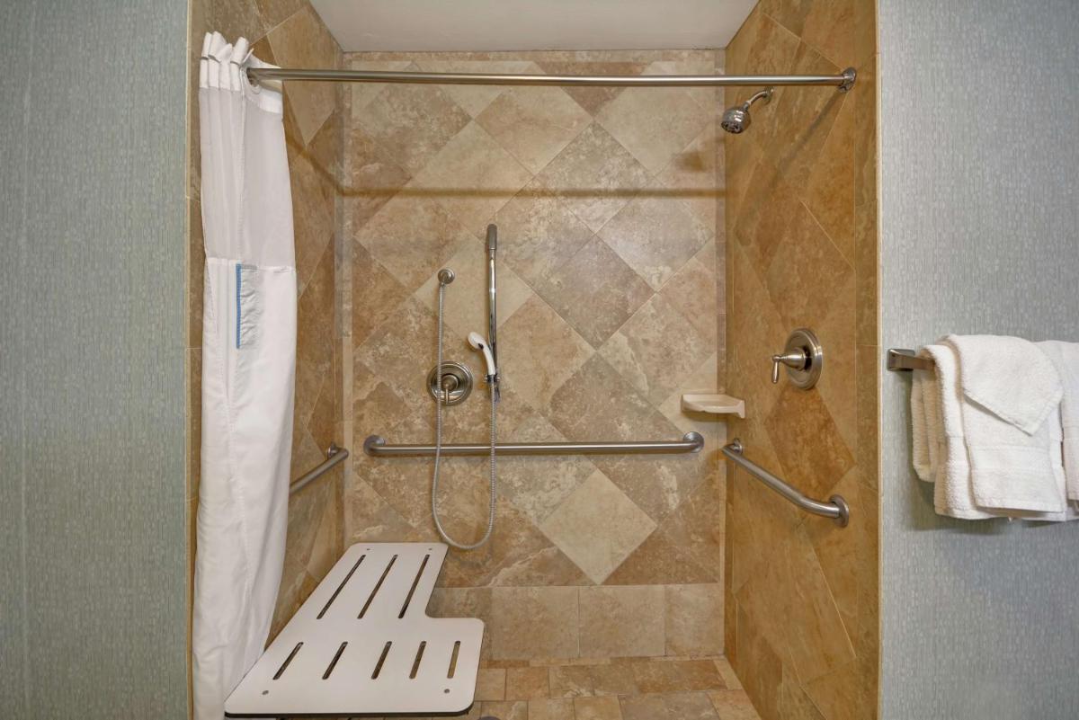 Hampton Inn & Suites San Antonio/Northeast I-35 - image 5