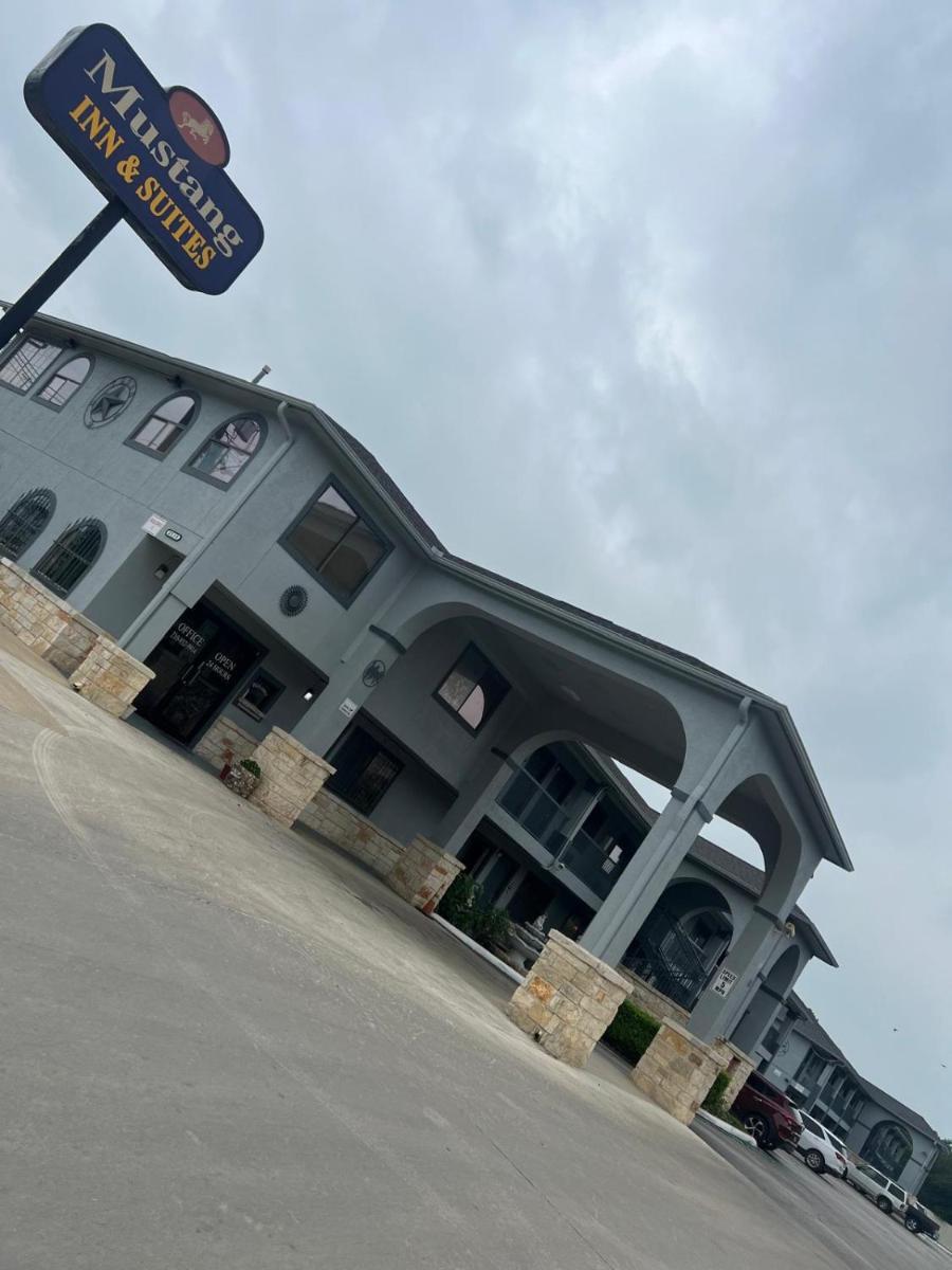 Mustang Inn and Suites - main image