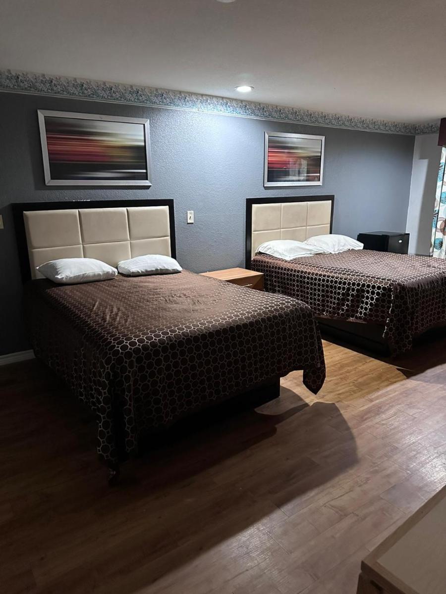 Mustang Inn and Suites - image 7