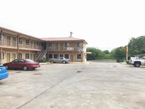 Camino Real Motel - image 10