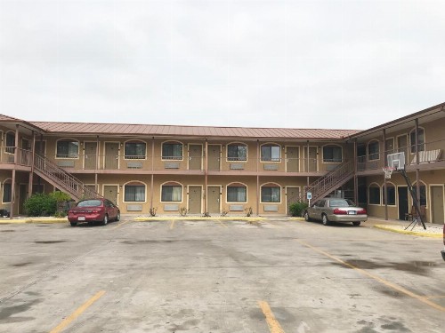Camino Real Motel - image 11