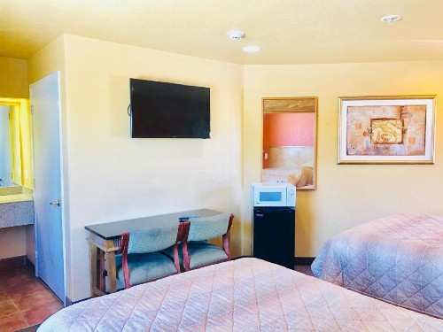 Camino Real Motel - image 12