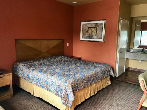 Camino Real Motel - image 7