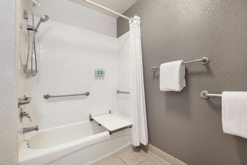 Courtyard by Marriott San Antonio Airport - image 16