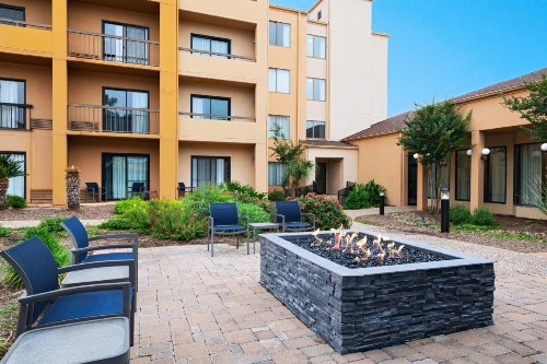 Courtyard by Marriott San Antonio Airport - image 2