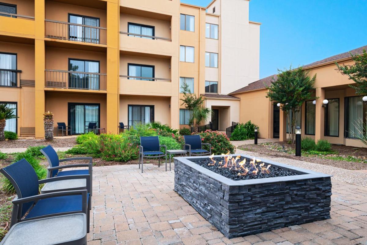 Courtyard by Marriott San Antonio Airport - image 2
