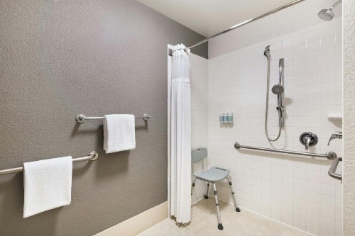 Courtyard by Marriott San Antonio Airport - image 3