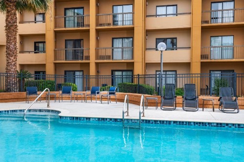 Courtyard by Marriott San Antonio Airport - image 6