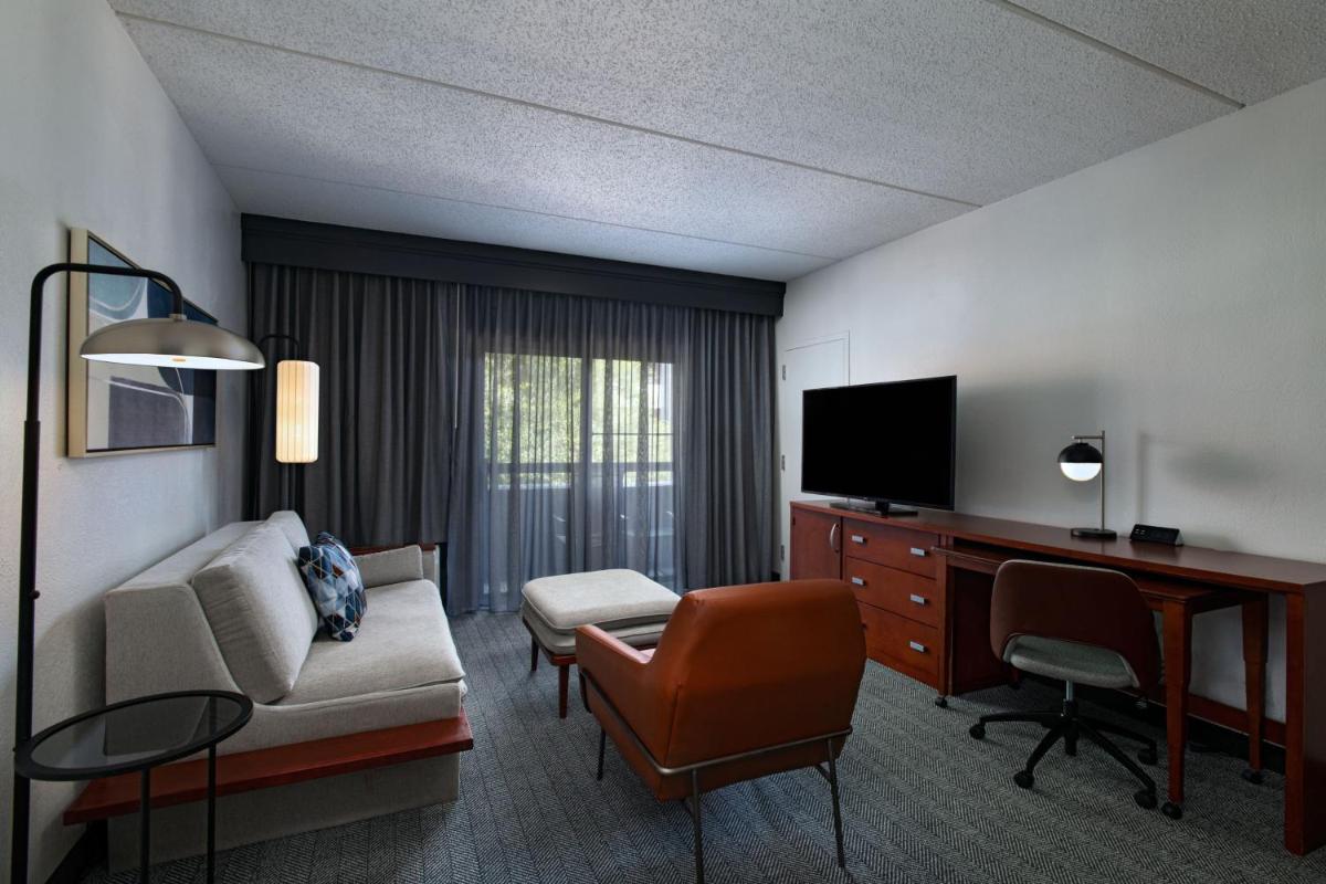 Courtyard by Marriott San Antonio Downtown - image 4