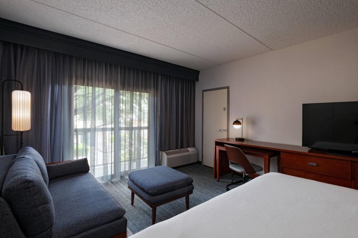 Courtyard by Marriott San Antonio Medical Center - image 6