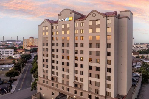 Sonesta ES Suites San Antonio Downtown Alamo Plaza - image 24