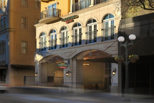 Courtyard by Marriott San Antonio Riverwalk - image 3