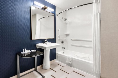 Fairfield Inn & Suites by Marriott San Antonio Downtown/Market Square - image 5