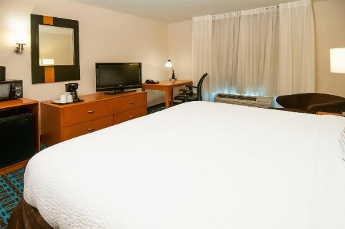 Fairfield Inn & Suites by Marriott San Antonio North/Stone Oak - image 10
