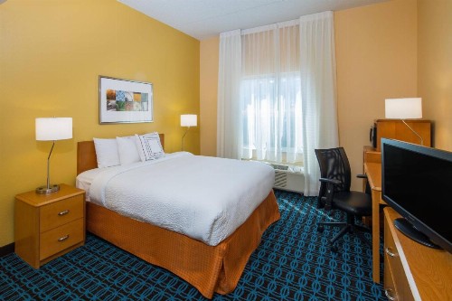 Fairfield Inn & Suites by Marriott San Antonio Airport/North Star Mall - image 10