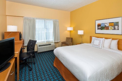 Fairfield Inn & Suites by Marriott San Antonio Airport/North Star Mall - image 11