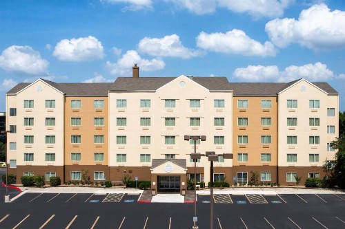 Fairfield Inn & Suites by Marriott San Antonio Airport/North Star Mall - image 4