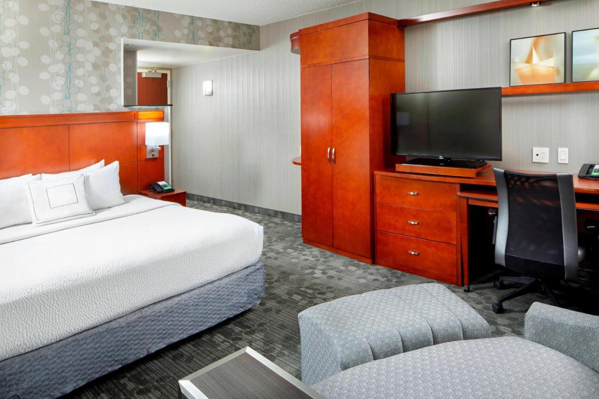 Courtyard by Marriott San Antonio Six Flags at The RIM - image 3