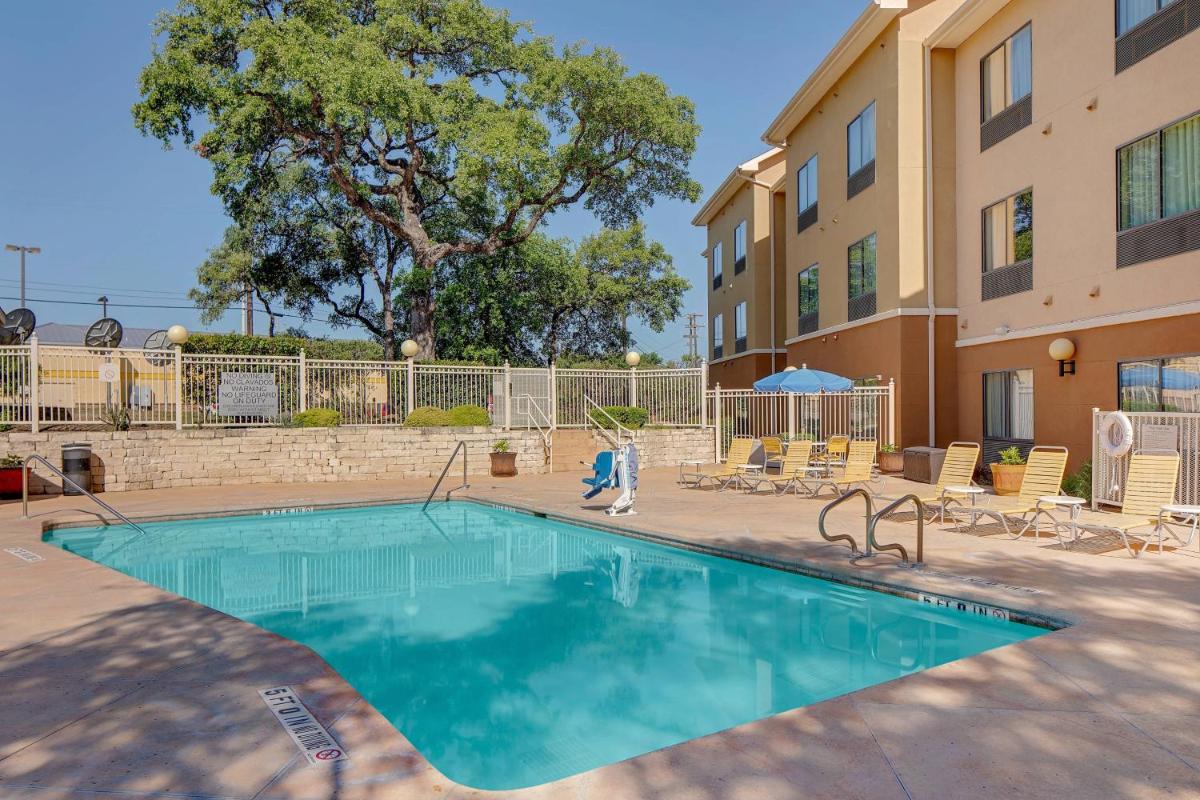 Fairfield Inn & Suites by Marriott San Antonio SeaWorld / Westover Hills - image 2