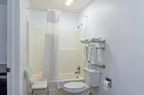 OYO Inn & Suites Medical Center San Antonio - image 2