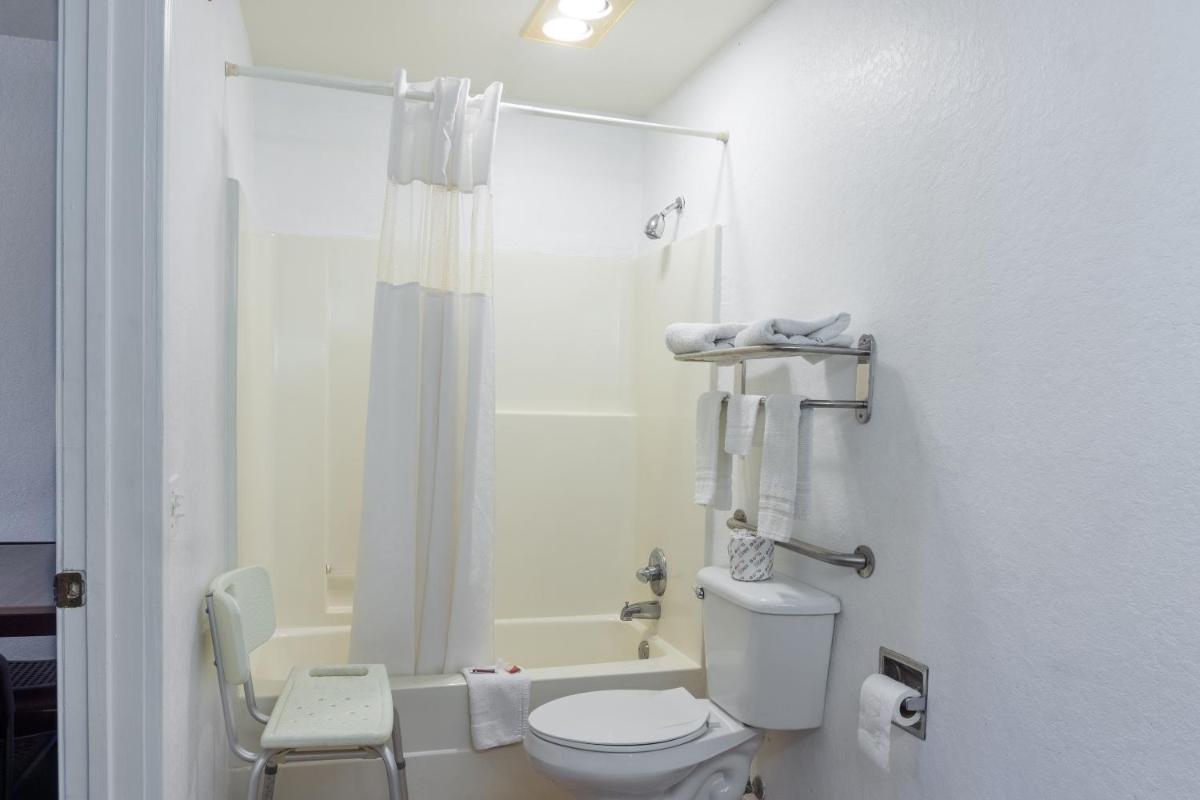 OYO Inn & Suites Medical Center San Antonio - image 2