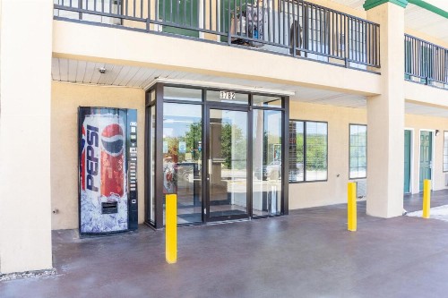 OYO Inn & Suites Medical Center San Antonio - image 22